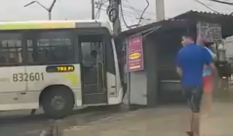 Ônibus Paranapuan Bateu