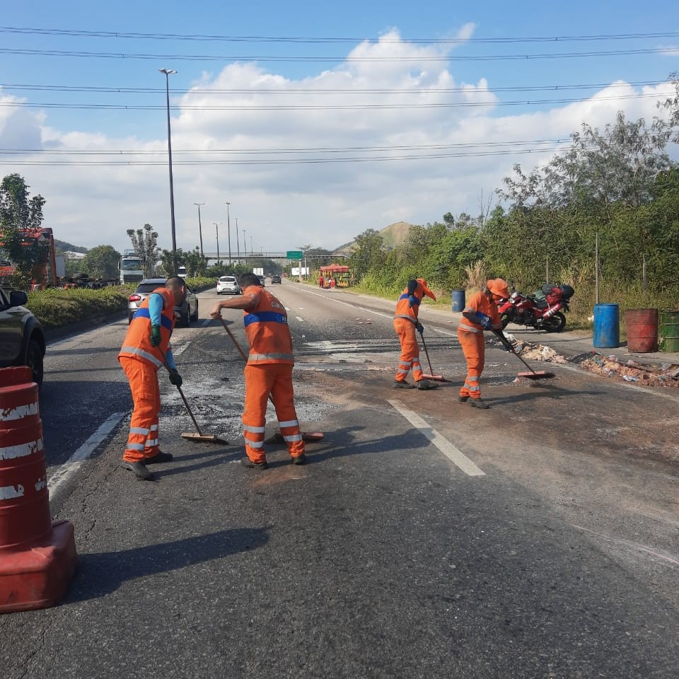 Caminhão Limpeza