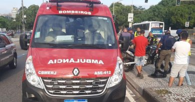 Acidente envolvendo motocicleta e carro na Avenida Presidente Vargas Acidente na Vargas