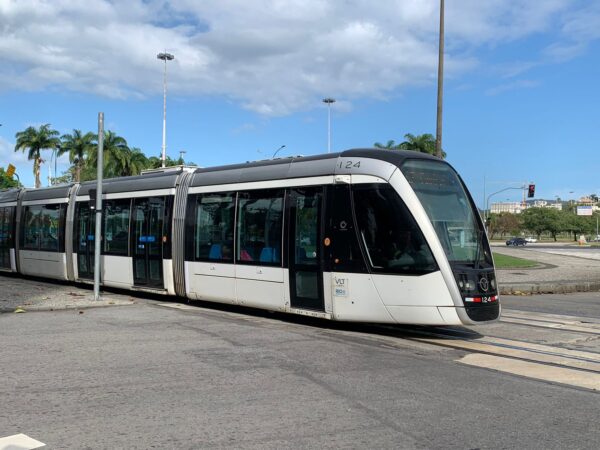 VLT Carioca motiva trilhos