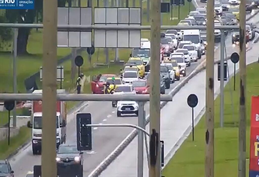 colis-o-envolvendo-ve-culos-na-avenida-20-de-janeiro-mobilidade-rio