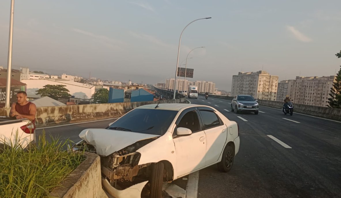 batida de carro em mureta