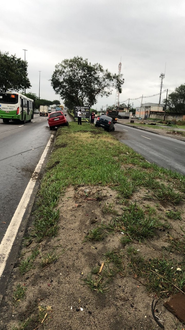 envolvendo dois carros ocupa