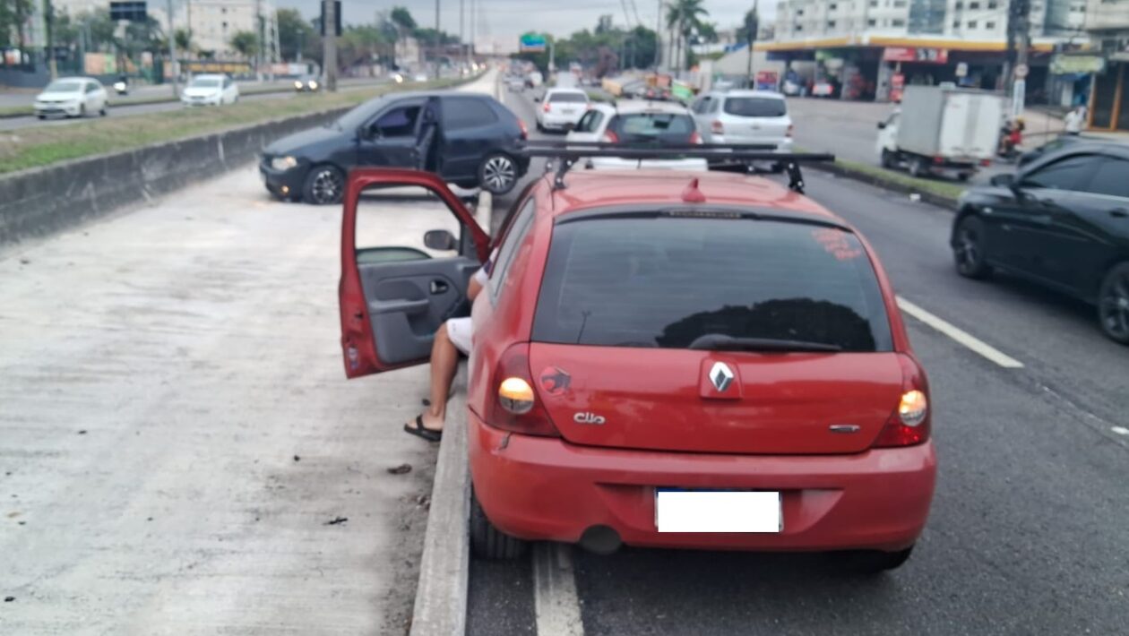 renault clio vermelho