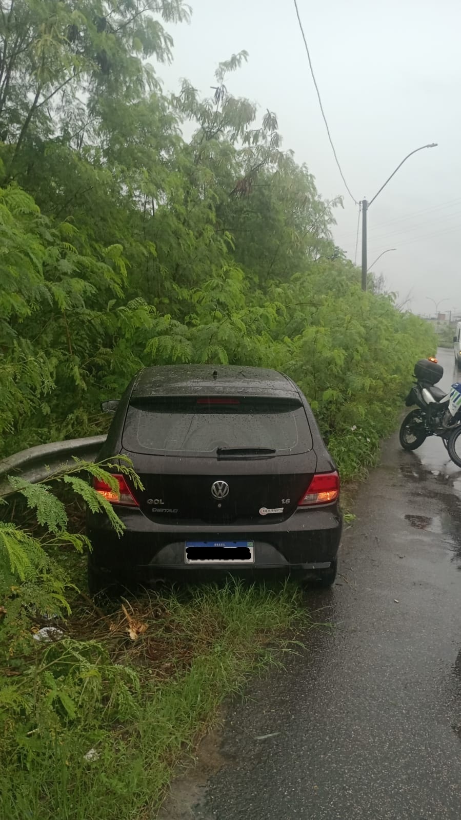 acidente envolvendo carro na verm