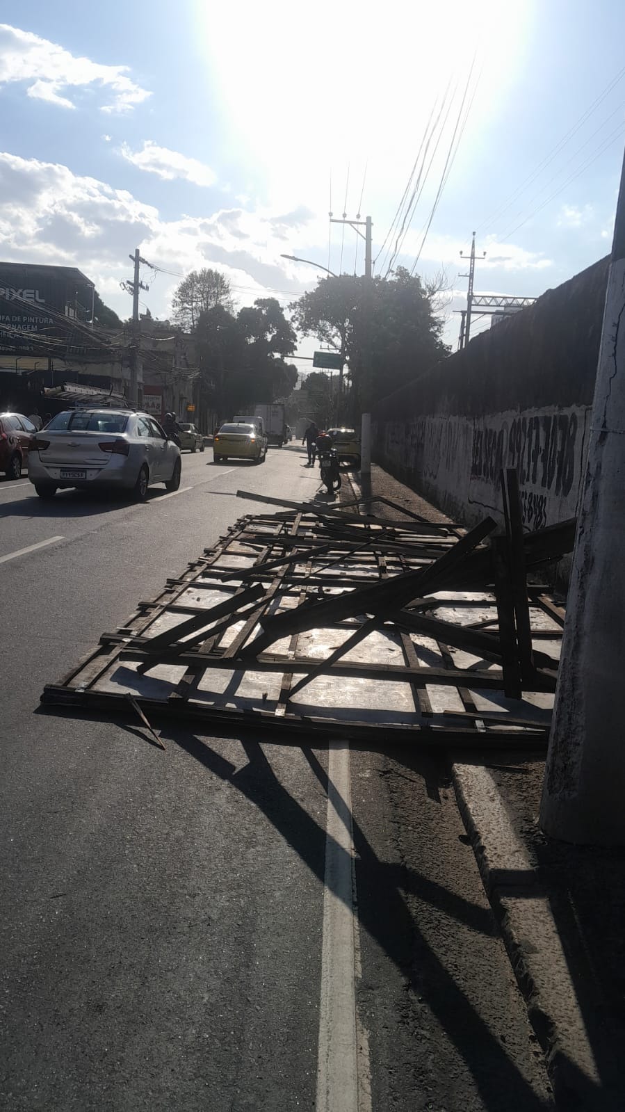 devido a uma queda de estrutura