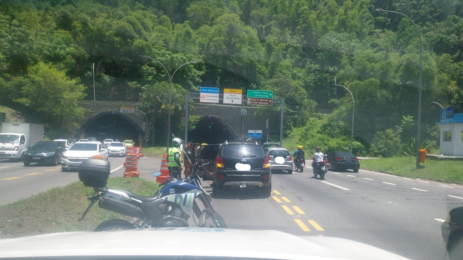 função de acidente envolvendo três carros rio