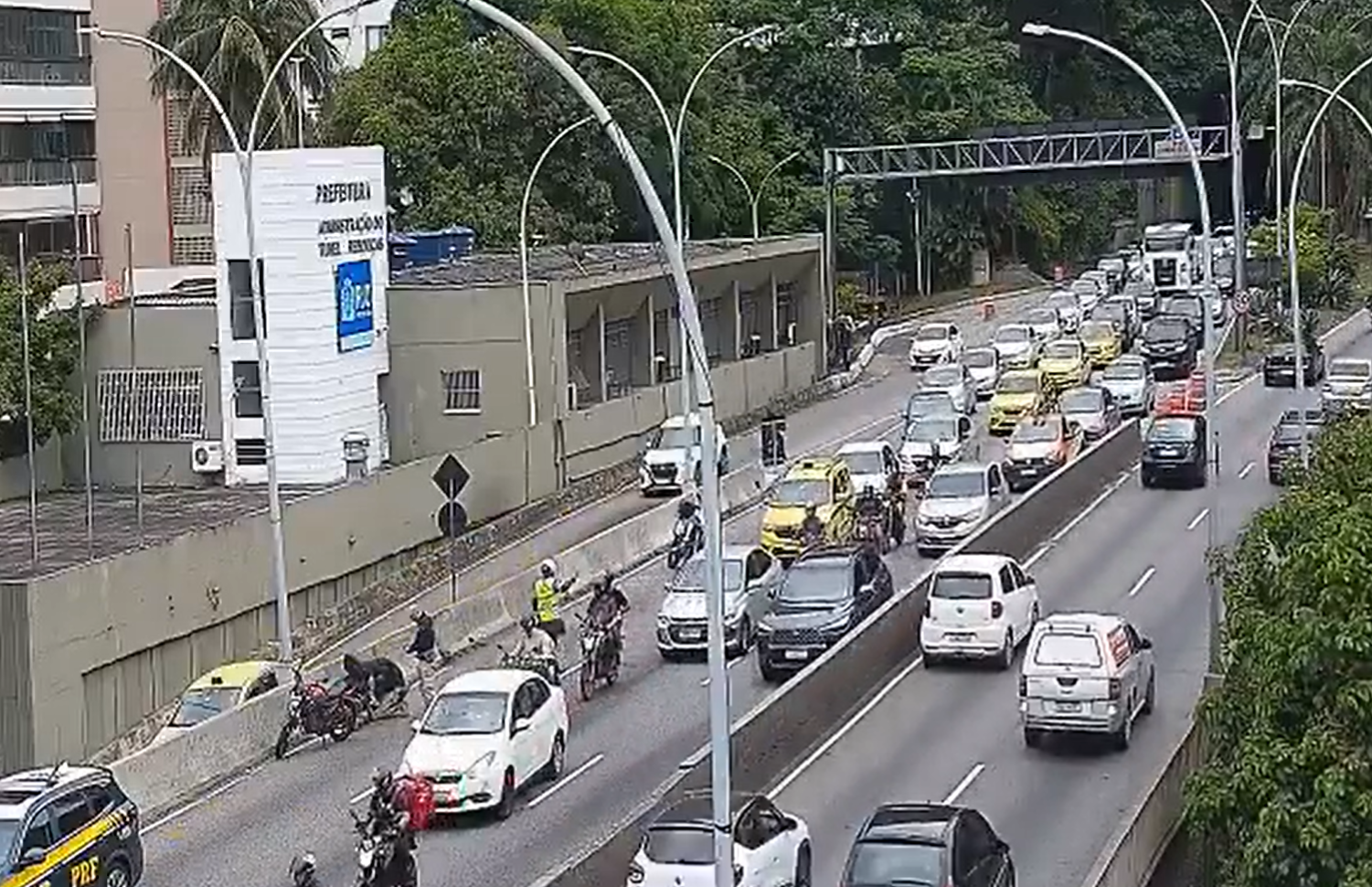 trânsito no Viaduto