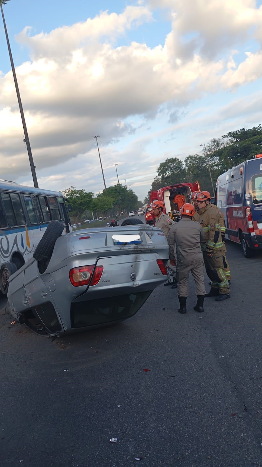 um capotamento de carro