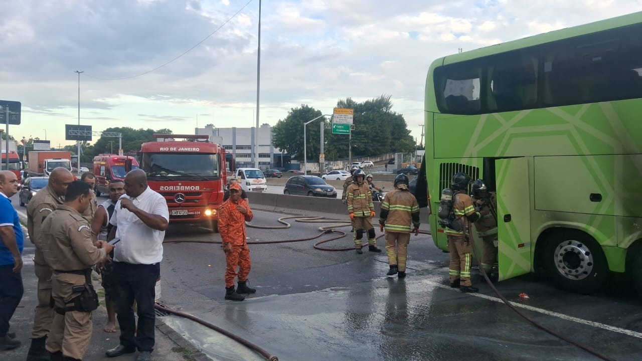 devido a um incêndio em ôniburio