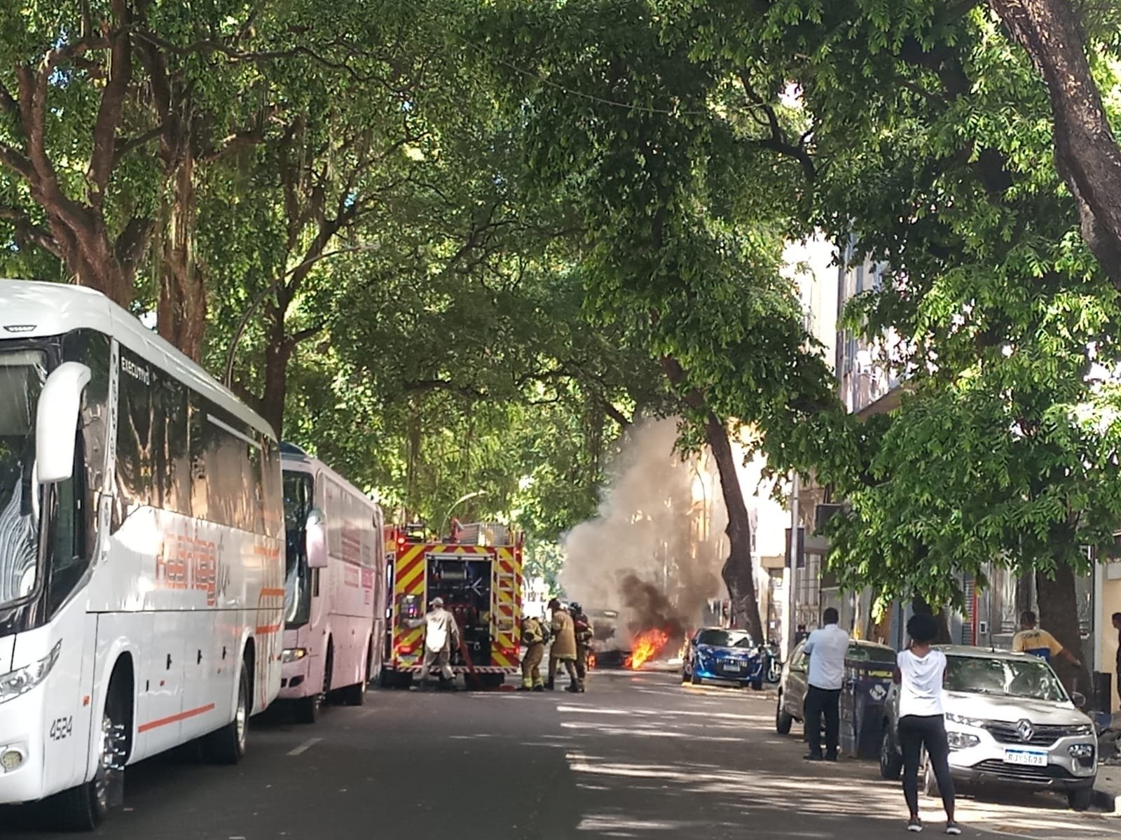 Incêndio em utilitário glória