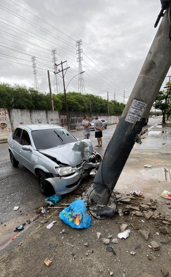 carro poste rua das safiras