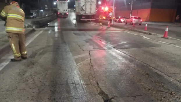 presença de óleo na Avenida Lusitânia