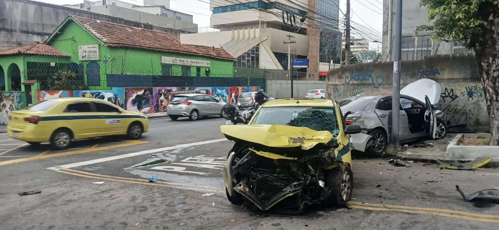 Acidente envolvendo carro e táxi Avenida Marechal Rondon