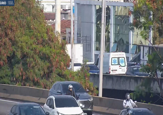 ENGAVETAMENTO NA LINHA AMARELA