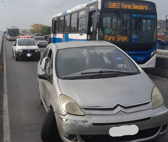 Acidente causa retenção no Viaduto Prefeito Alim Pedro em Campo Grande