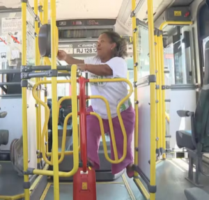 nanismo ônibus