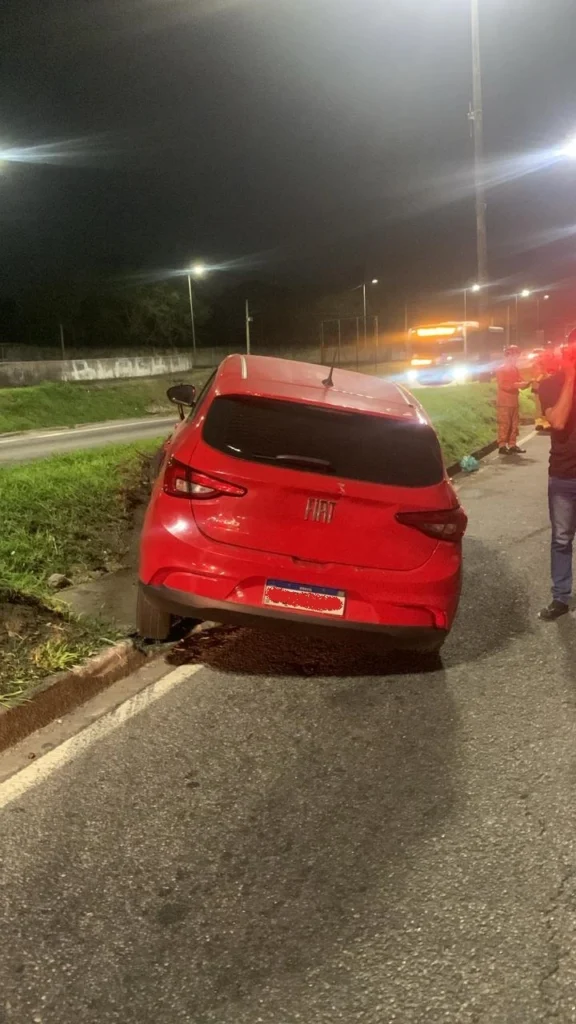 carro fiat vermelho