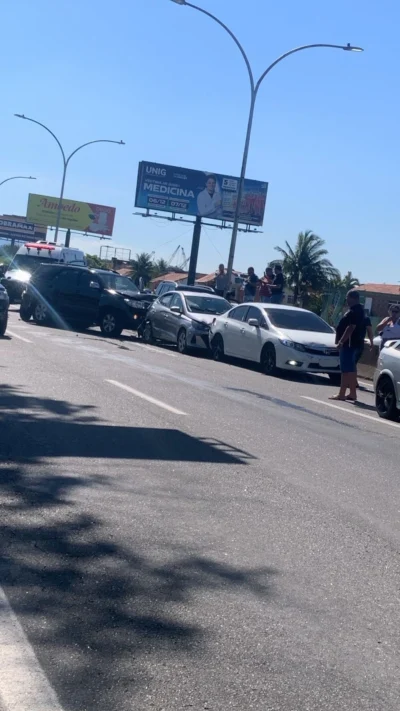 ACIDENTE COM NOVE CARROS NA LINHA VERMELHA