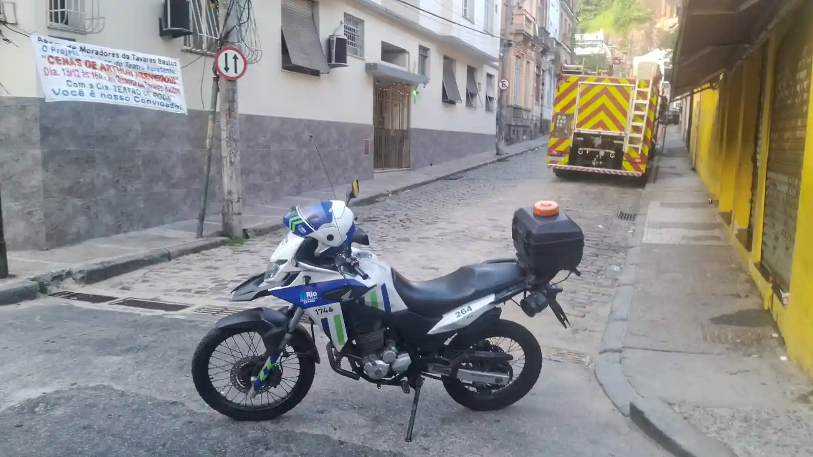 A Rua Tavares Bastos está interditada