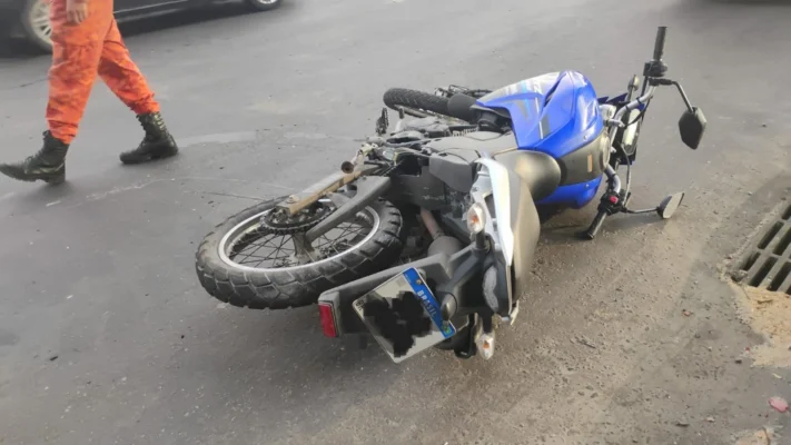 QUEDA DE MOTO NA AVENIDA BRASIL