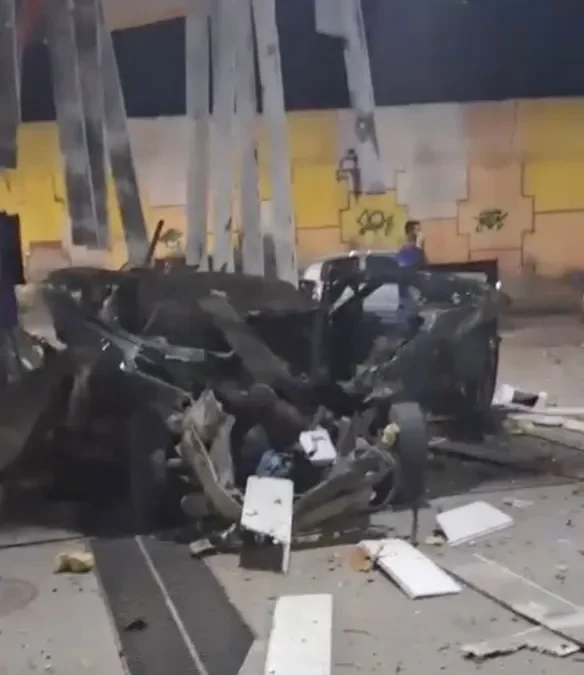 carro posto de gasolina