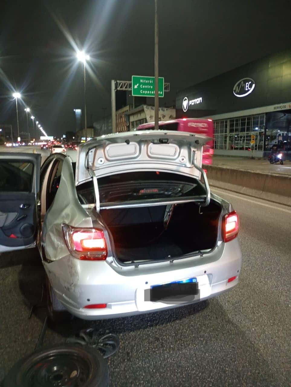 AVENIDA BRASIL ACIDENTE ENTRE CARRO