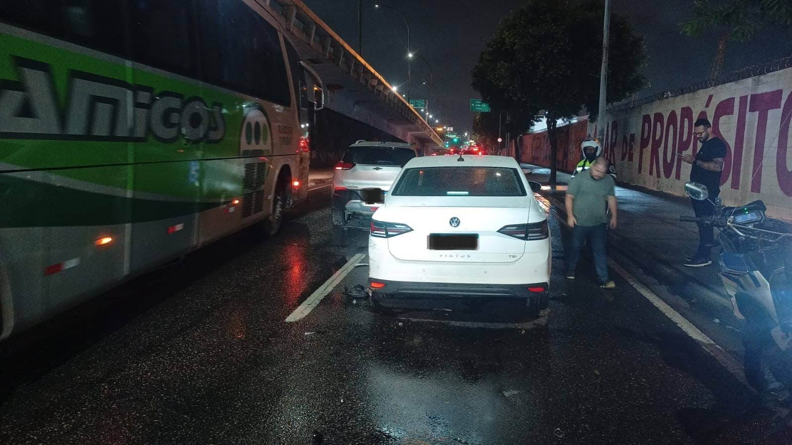 CARROS NA AVENIDA RIO DE JANEIRO