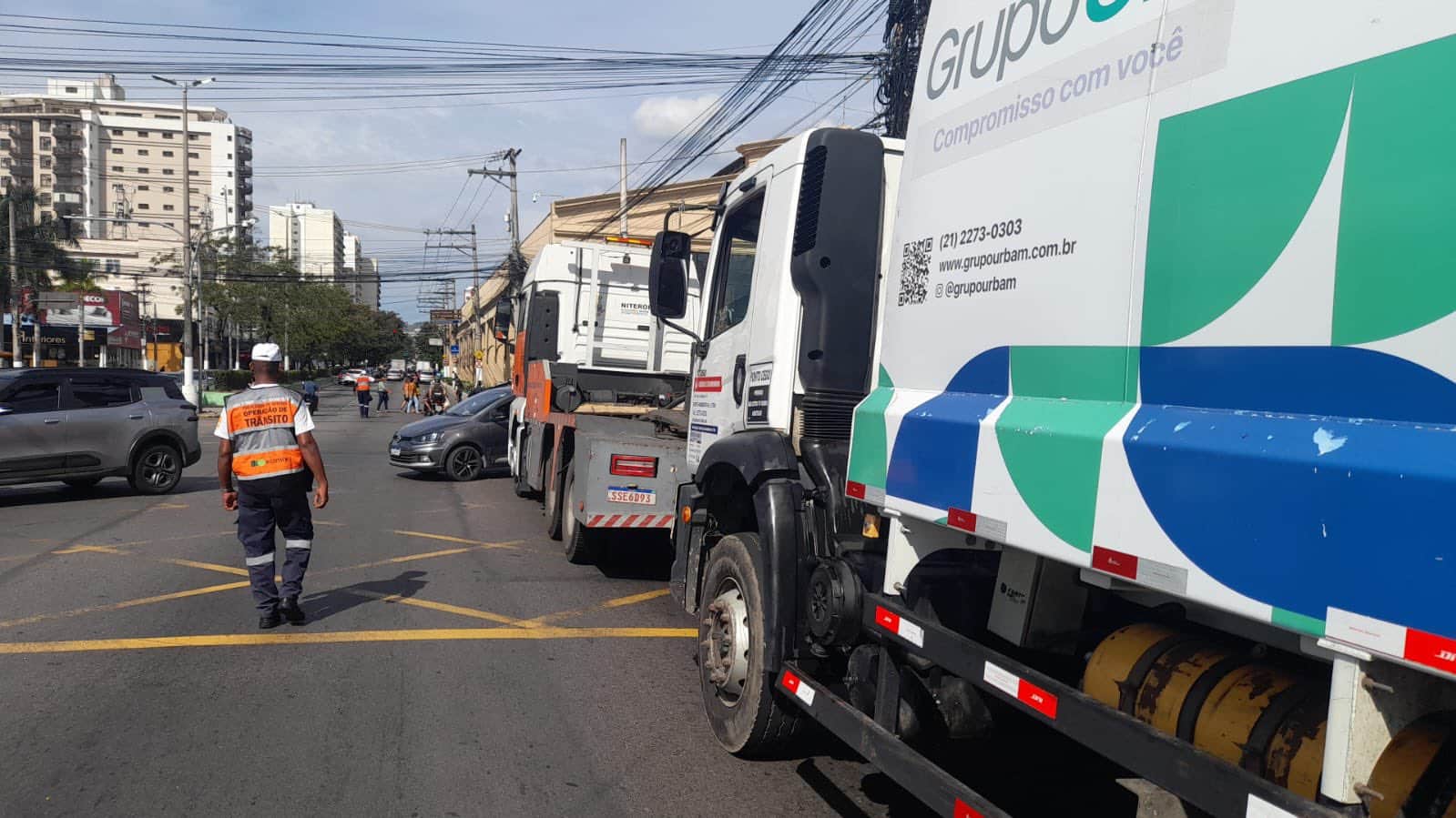 Caminhão enguiçado na Avenida Jansen de Melo