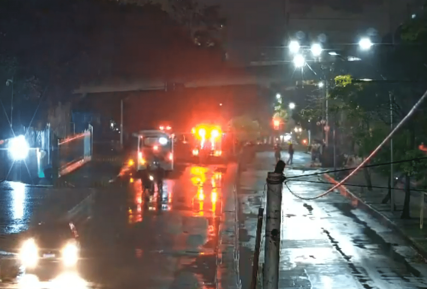 INCÊNDIO EM VEÍCULO NA AVENIDA REPÚBLICA DO PARAGUAI