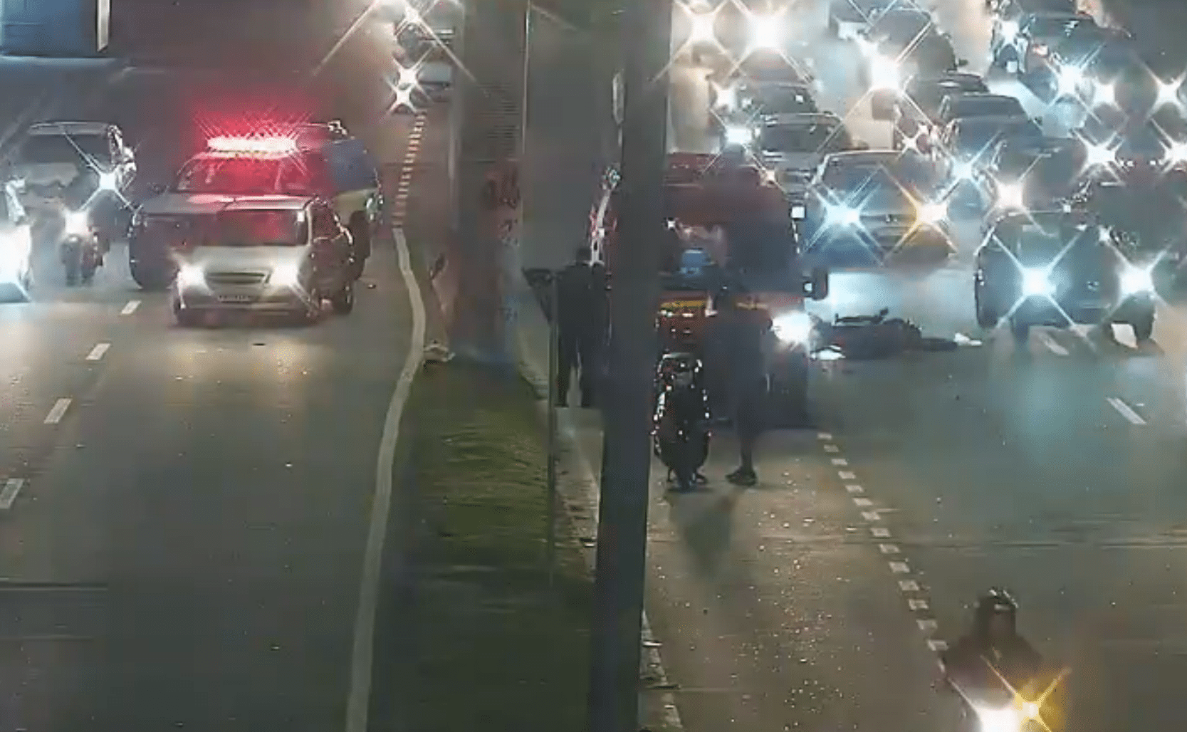 Acidente na Avenida Ayrton Senna causa lentidão em Jacarepaguá