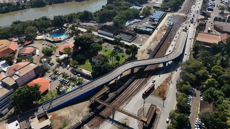 viaduto rodoviário em Barra Mansa