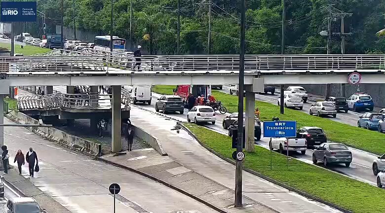 ACIDENTE NA AVENIDA ENGENHEIRO CARLOS CARVALHO