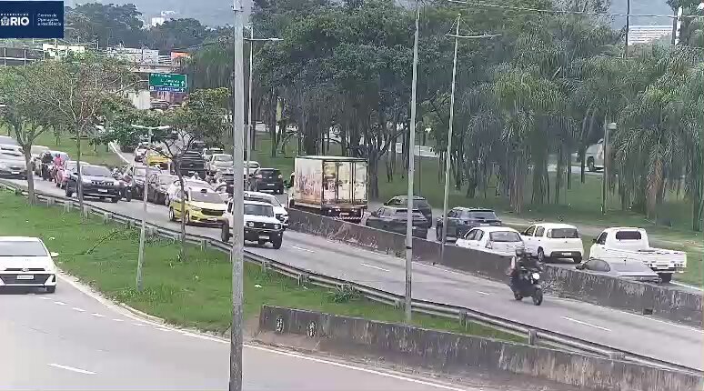 acidente na avenida ayrton senna rio
